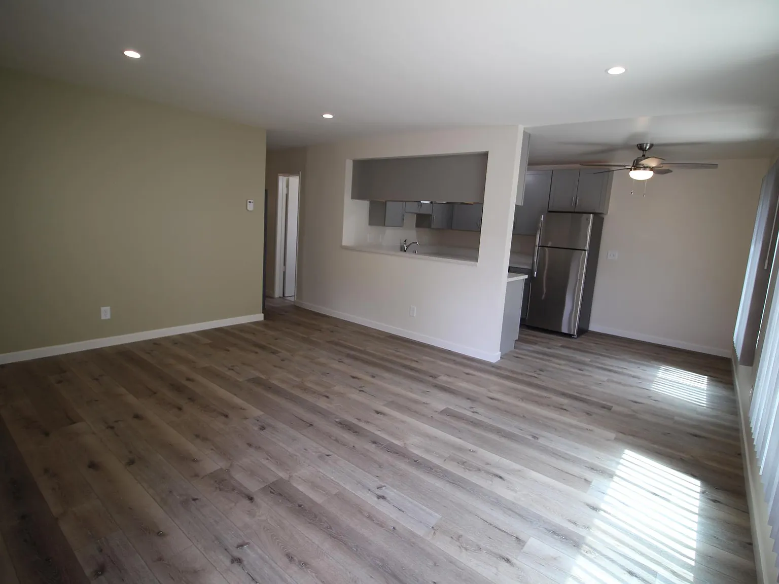 2 bed, 800 sqft, $2,340 — Photo 2