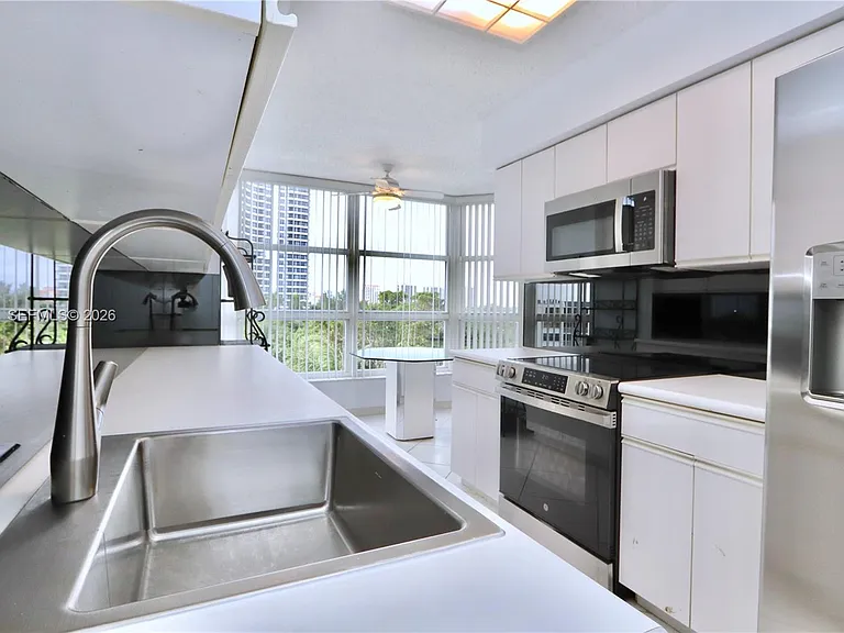 3530 Mystic Pointe Dr #506 — Photo 7