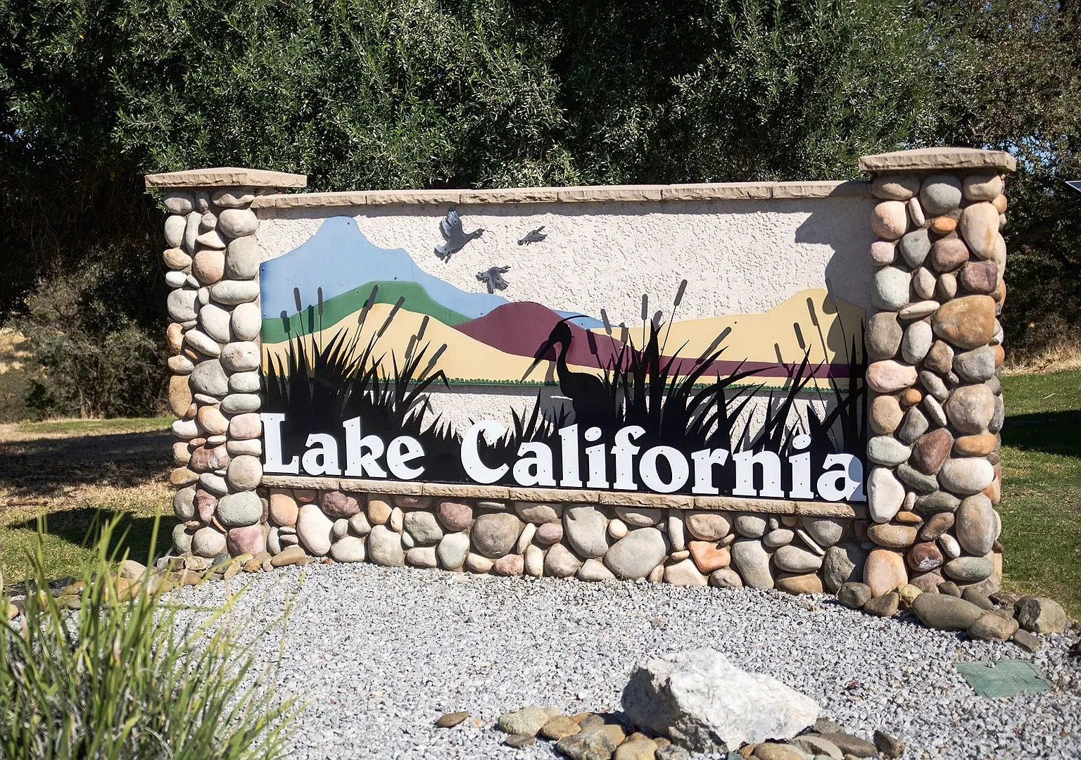 Lake California home with 2 car garage! — Photo 1