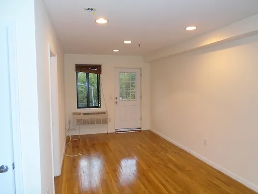 Rented by 18 REALTY | media 20