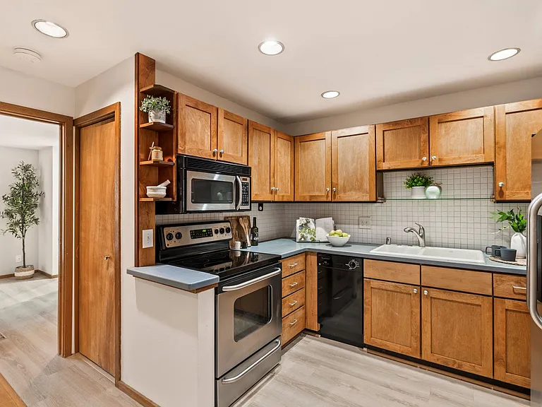 2350 10th Ave E #227 — Photo 9