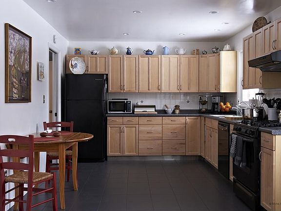 2nd image of 51 Garden Ave