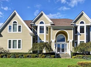 14 Shelley Ln, West Harrison, NY 10604