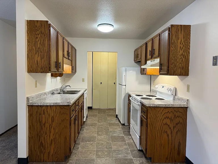 Silver Leaf Apartments — Photo 25