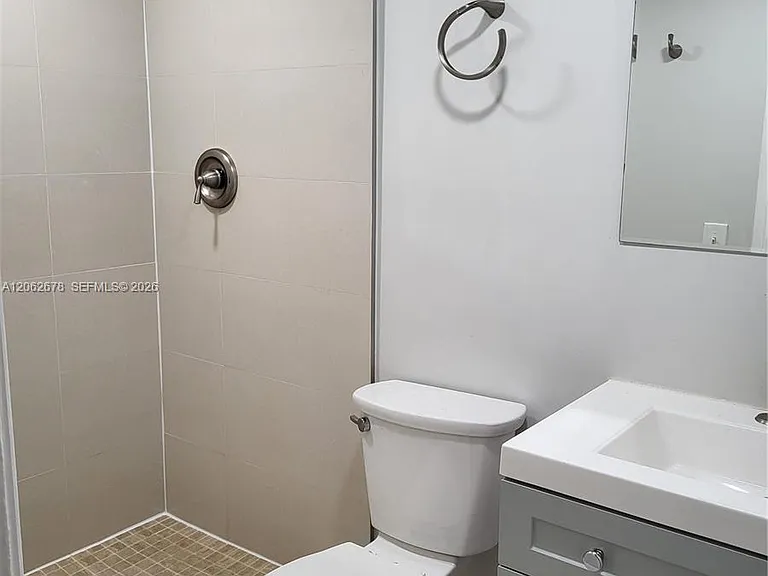 35 NE 13th St #1 — Photo 9