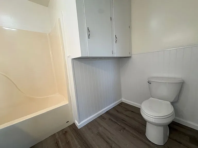 301 S G St — Photo 11
