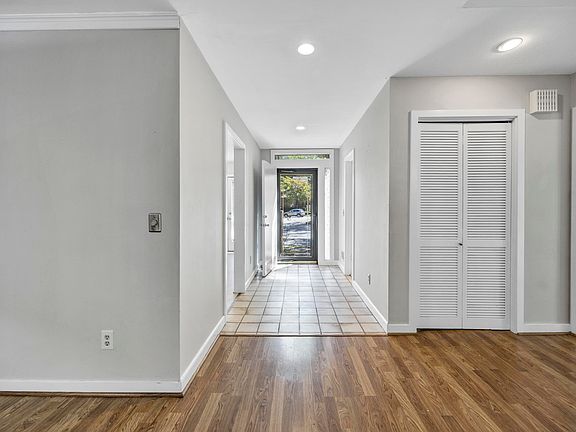 5th image of 1 Gardenwood Ct