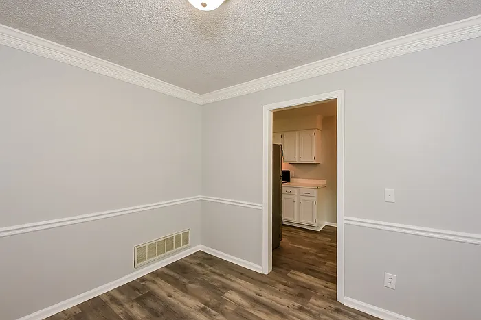 4 bed, 2.0 bath, 1500 sqft, $1,900 — Photo 4