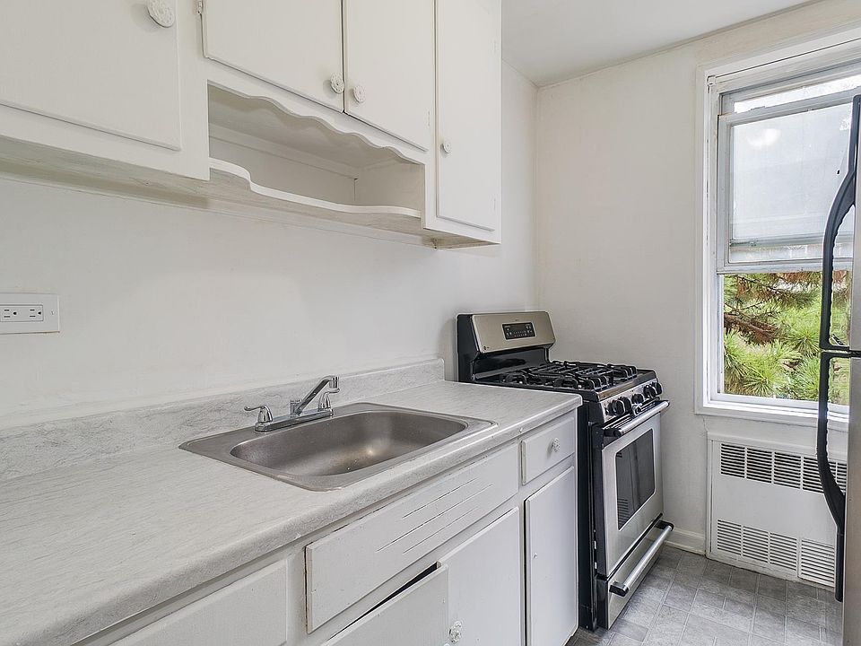 1st image of 3325 90th St #3V