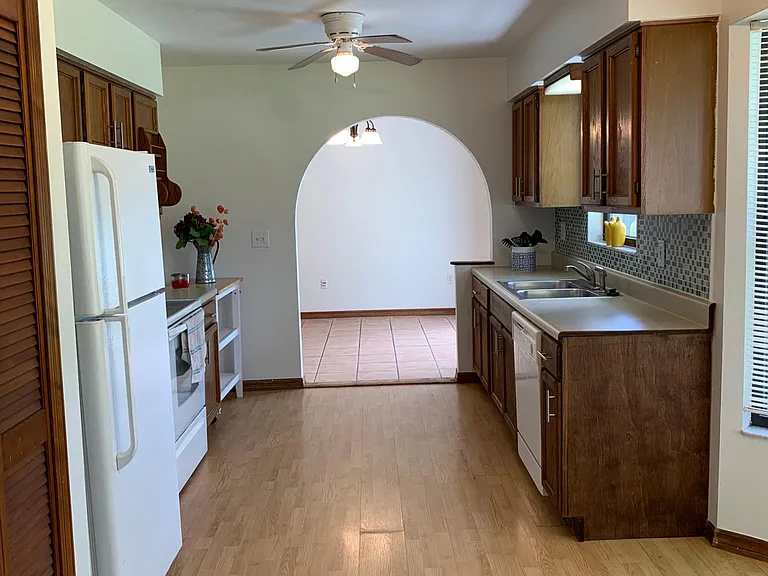 270 Emerson Dr NW — Photo 12