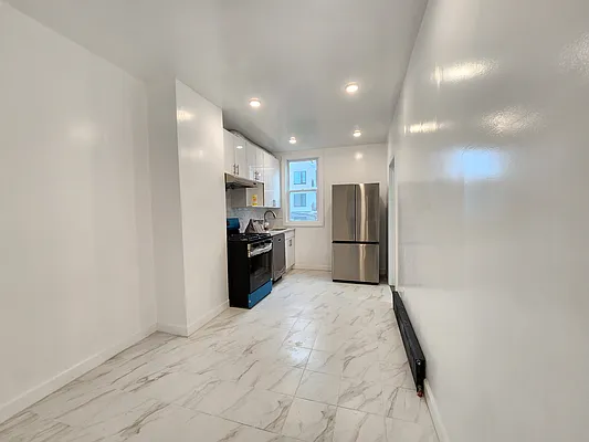 Rented by Astoria Realty | media 4