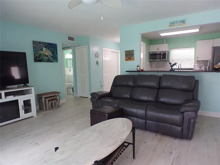 21088 Edgewater Dr — Photo 10