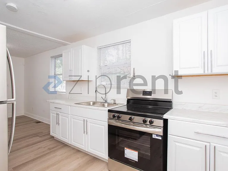 2184 W 45th St — Photo 16