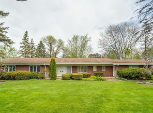 910 Larchmont Ln, Lake Forest, IL 60045