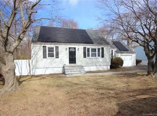 110 Red Oak Rd, Bridgeport, CT 06606
