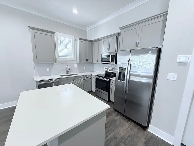 1402 Pleasant Dr — Photo 6
