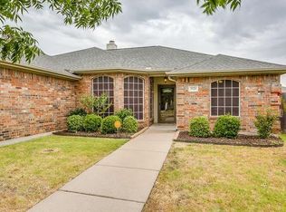 1020 Carlin Ln, Burleson, TX 76028