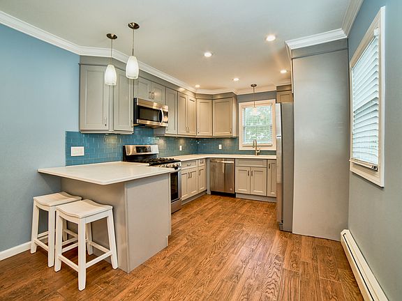 3rd image of 229 Elmwood Ave #2L