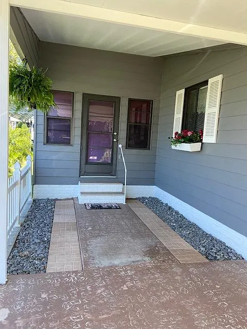 932 Oleander St — Photo 2