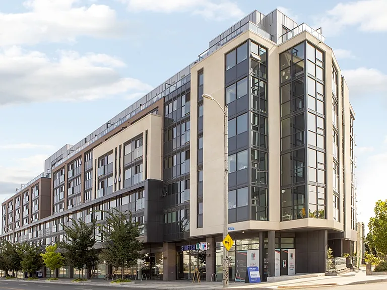 3385 Dundas St W — Photo 4