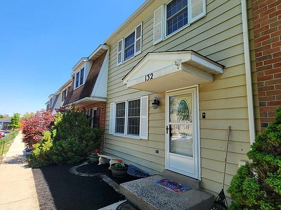 2nd image of 132 Hopewell Ln