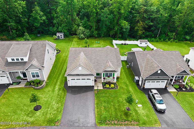 3rd image of 120 Lakepointe Way