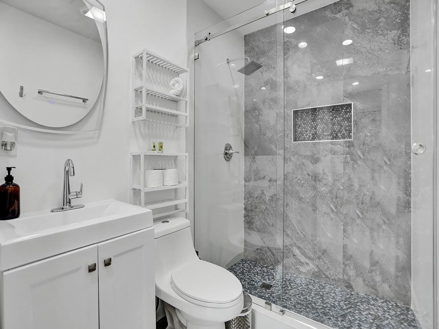 725 NE 7th St — Photo 2