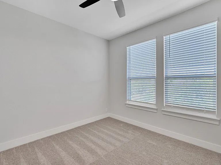 13615 Giovannis Gdn — Photo 18