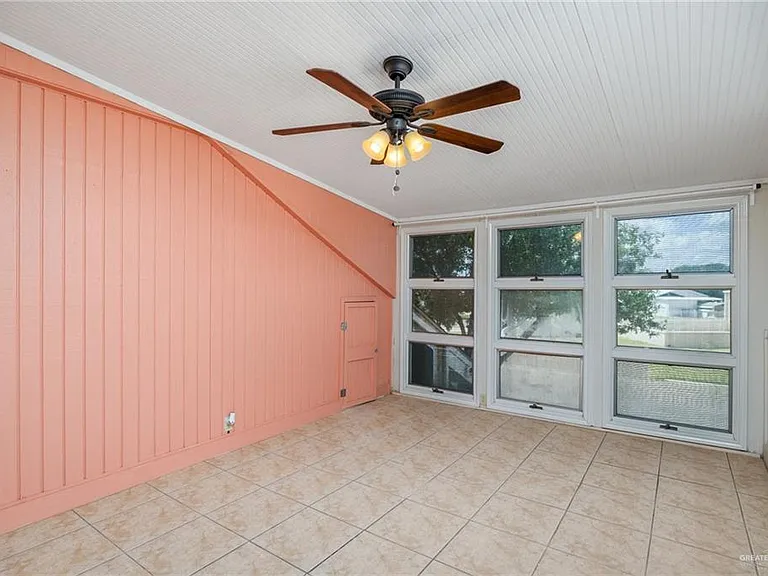 1511 Evergreen Ave — Photo 9
