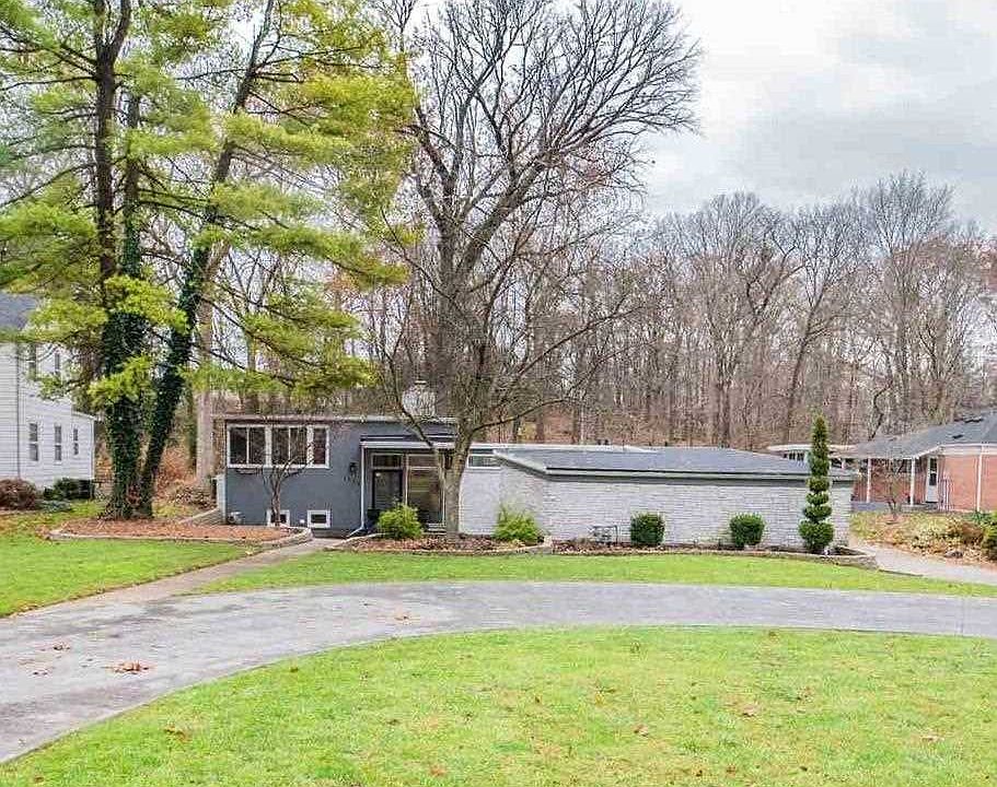 1st image of 1115 Woodlawn Dr