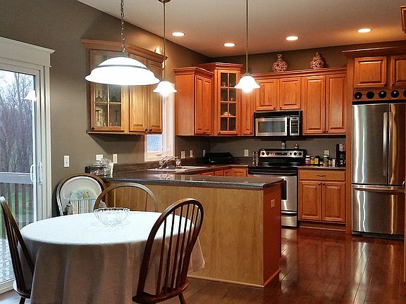 Kitchen & Dining Area