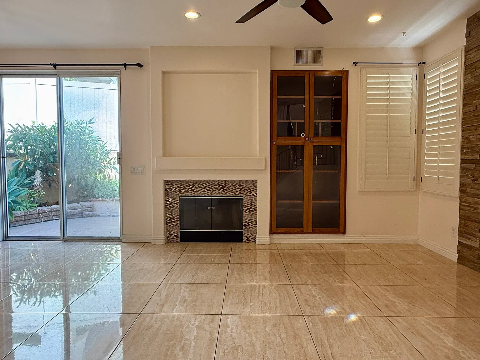 3 bed, 1409 sqft, $5,250 — Photo 3