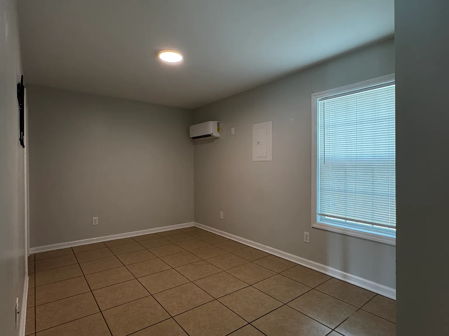 1 bed, 375 sqft, $875 — Photo 1