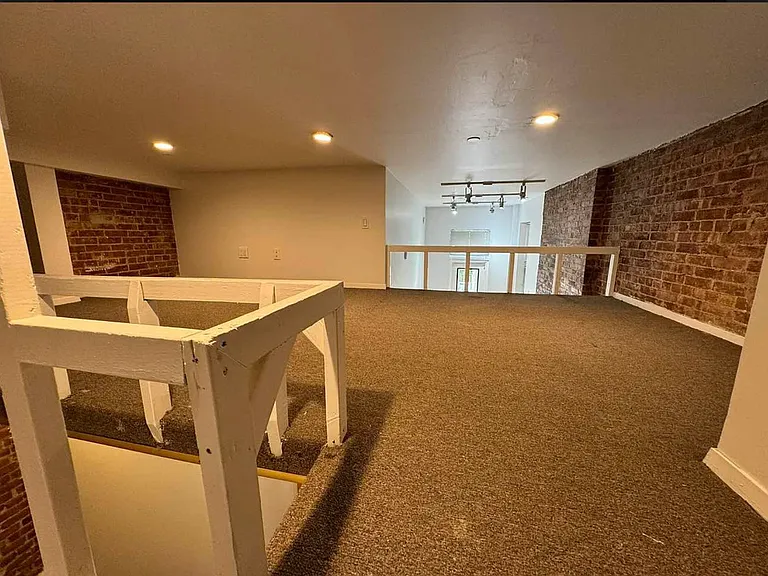 370 W 46th St #1R — Photo 10