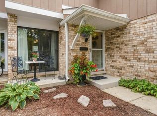 1232 Reading Ct, Wheaton, IL 60189