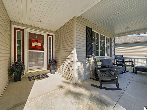 4th image of 1738 Blackhawk Dr