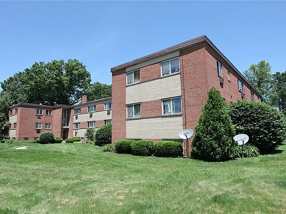2nd image of 22110 River Oaks Dr APT 1C