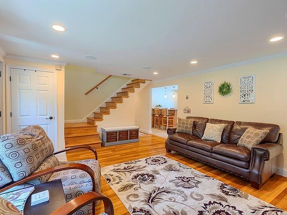 5th image of 28 Pinecrest Ave