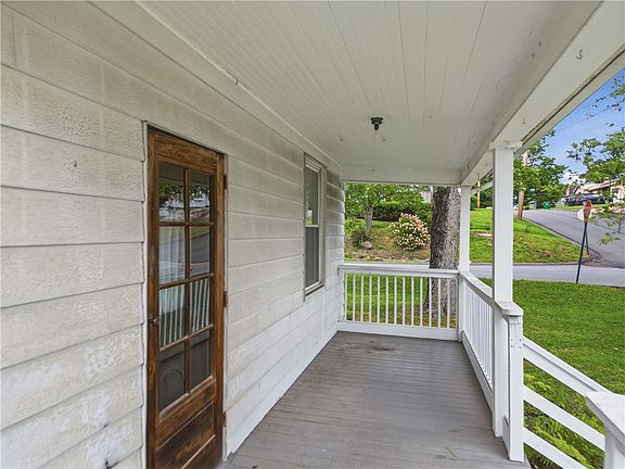 3rd image of 518 Pearl Ave