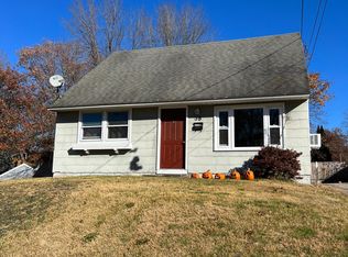 35 Lynwood Dr, Willimantic, CT 06226