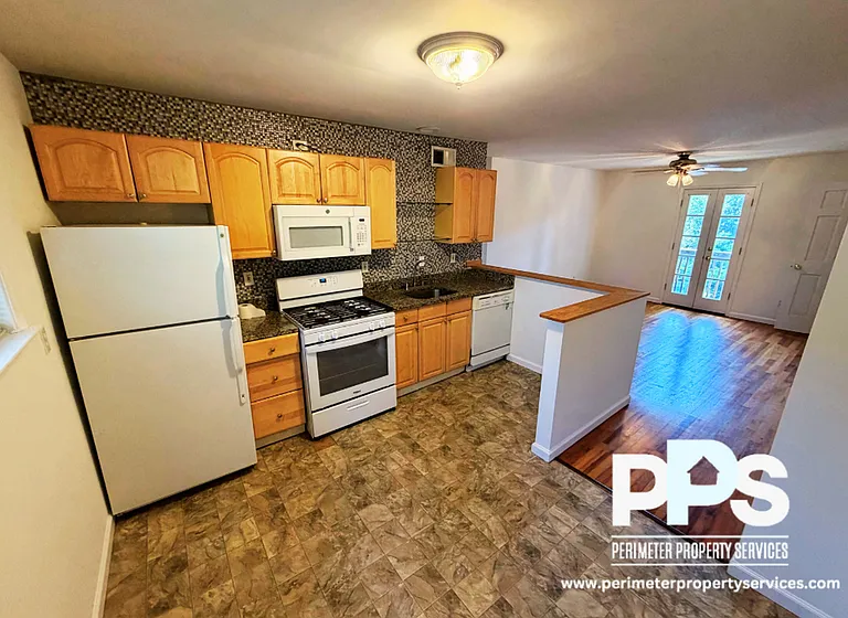 615 Boulevard SE #11 — Photo 2