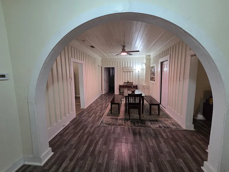 802 E Crawford St — Photo 1