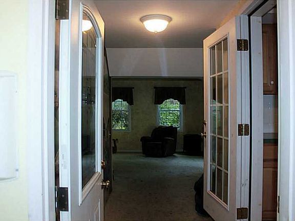 3rd image of 25 Chase Dr