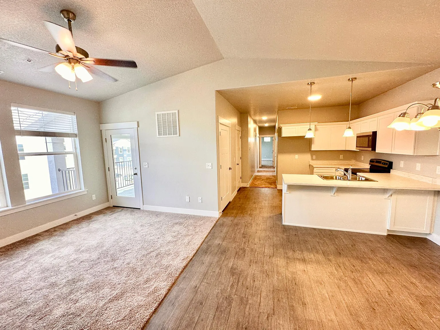 3 bed, 1265 sqft, $1,900 — Photo 3
