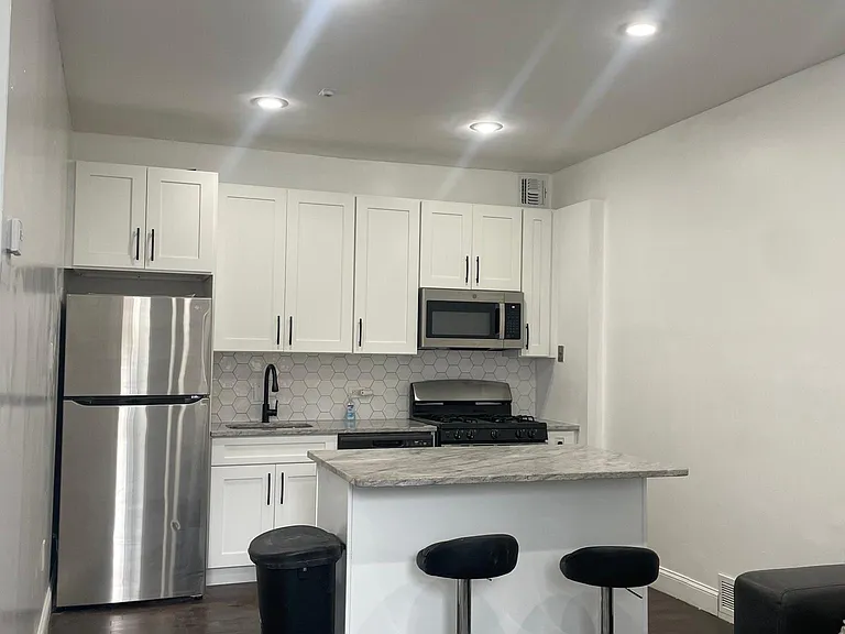 113 South St #1R — Photo 2