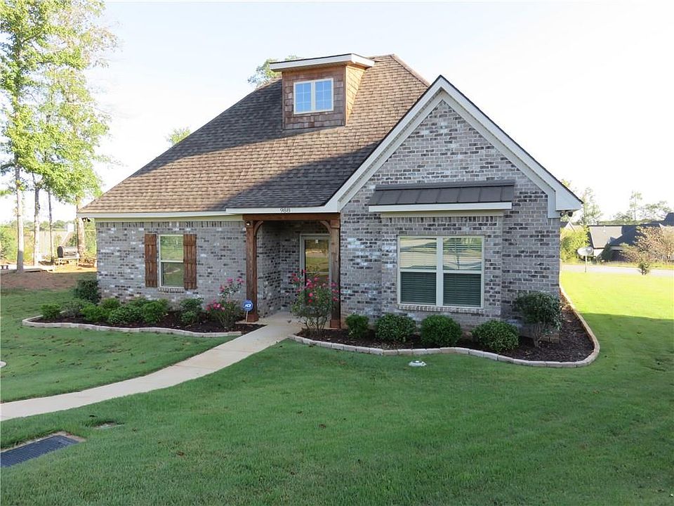 1st image of 988 Pembroke Pl