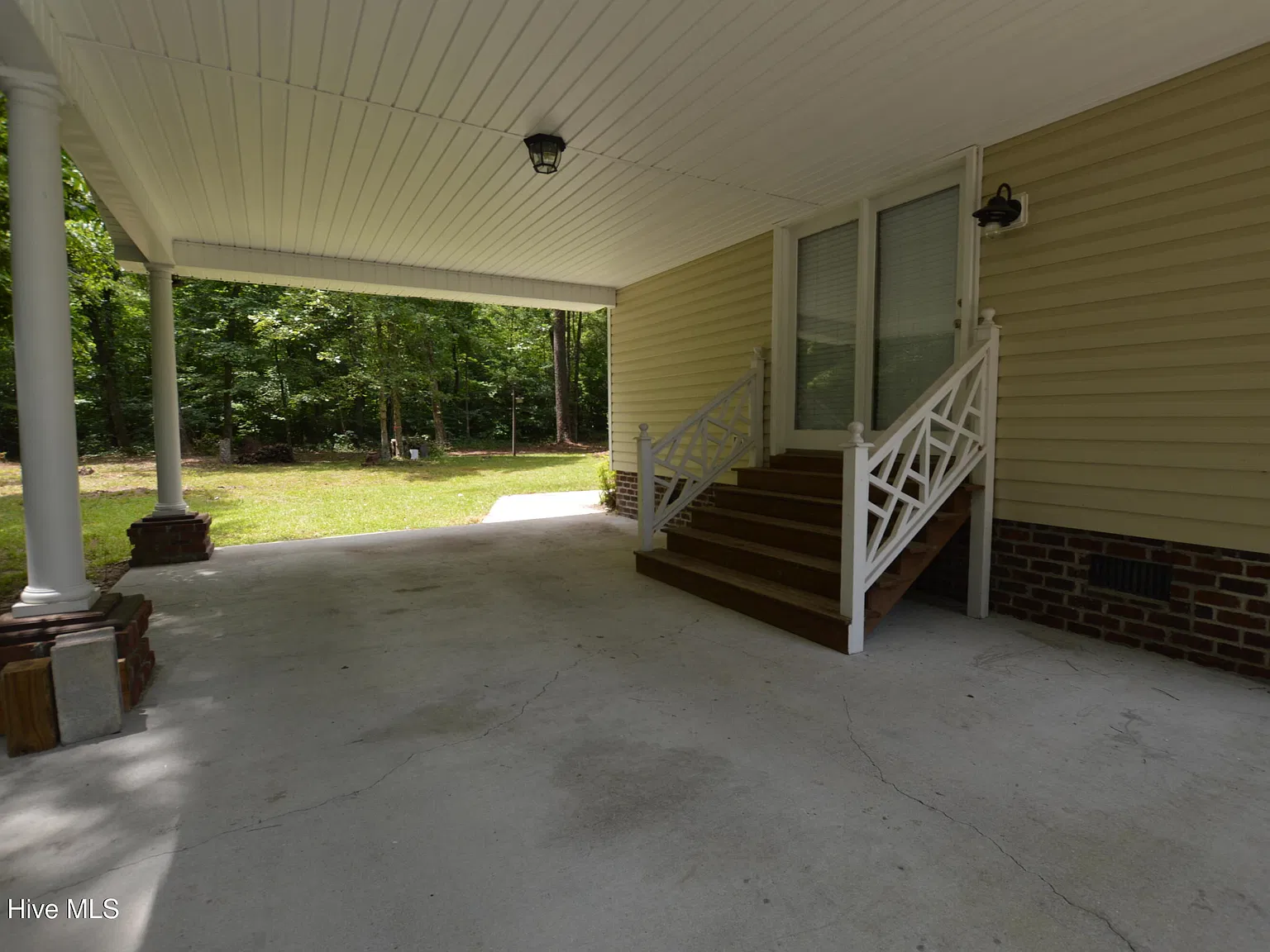 3 bed, 1.5 bath, $1,600 — Photo 2