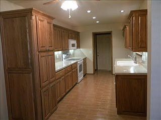 3rd image of 900 NW 34th St