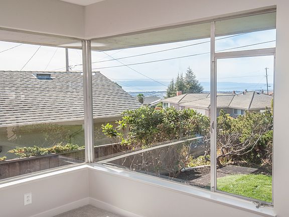5th image of 2472 Harborview Dr