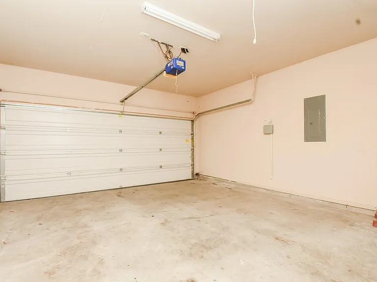 6014 Starbrook Creek Dr — Photo 32